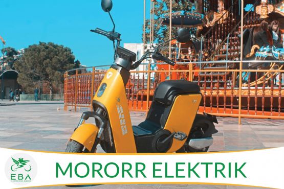 Motorr elektrik i markes Yadea V7 , Me bateri Panasonic 18650 si ne makinat Tesla , Karikus per motorra elektrik , Karikues per motorr elektrik  , electric scooter , motorra me bateri  , motorra me rryme , kick scooter albania